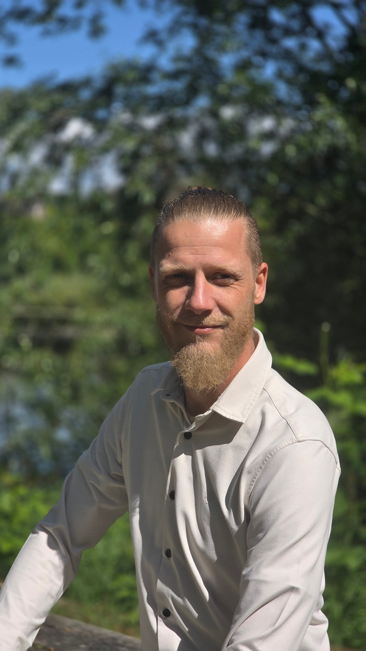 Portret van Rick Jongerden in natuurlijk licht